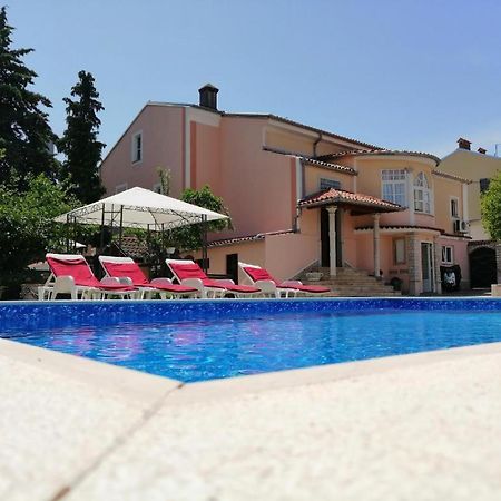 Giovanna Boutique Rooms & Pool พูลา ภายนอก รูปภาพ