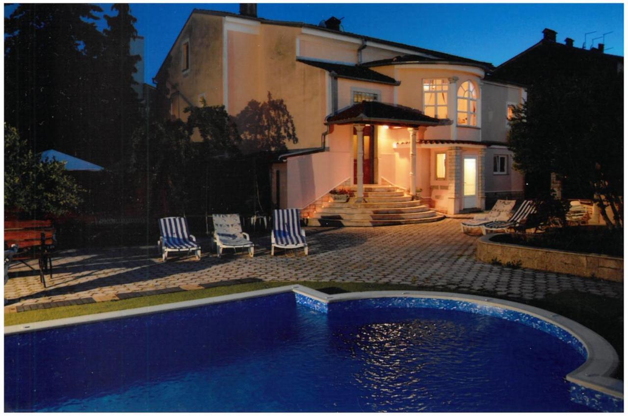 Giovanna Boutique Rooms & Pool พูลา ภายนอก รูปภาพ