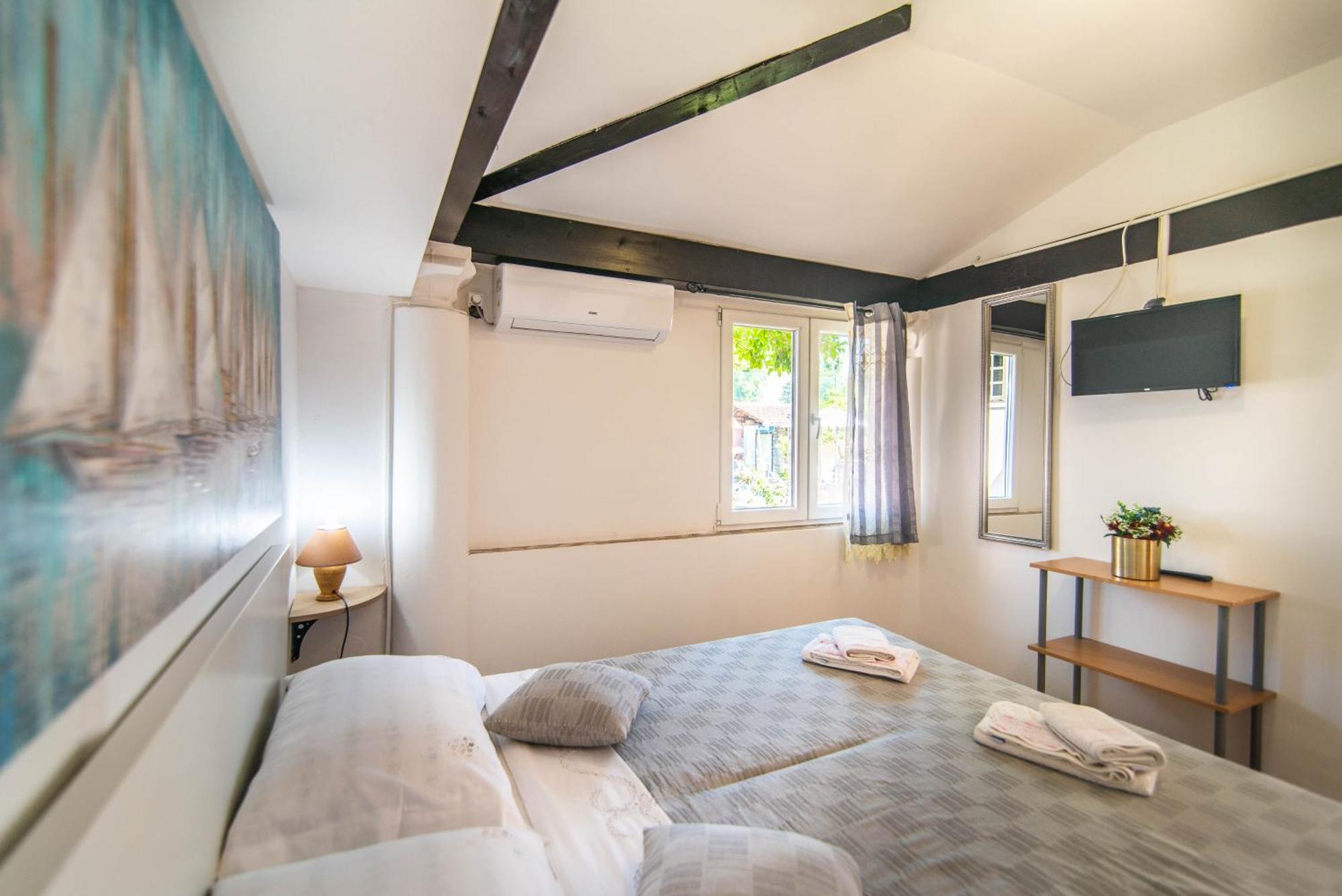 Giovanna Boutique Rooms & Pool พูลา ภายนอก รูปภาพ