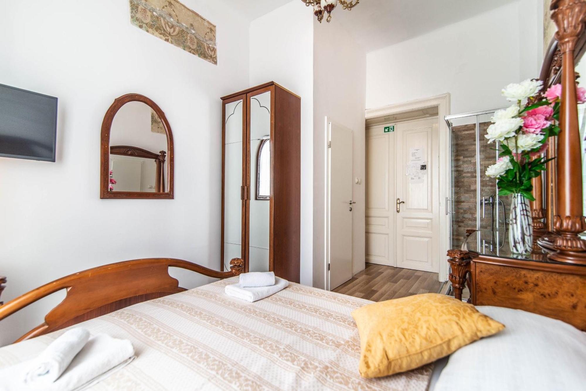 Giovanna Boutique Rooms & Pool พูลา ภายนอก รูปภาพ