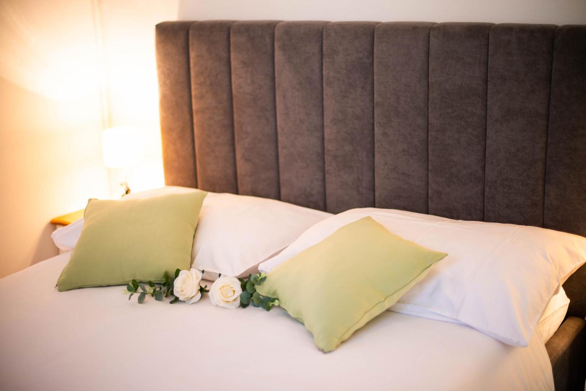 Giovanna Boutique Rooms & Pool พูลา ภายนอก รูปภาพ