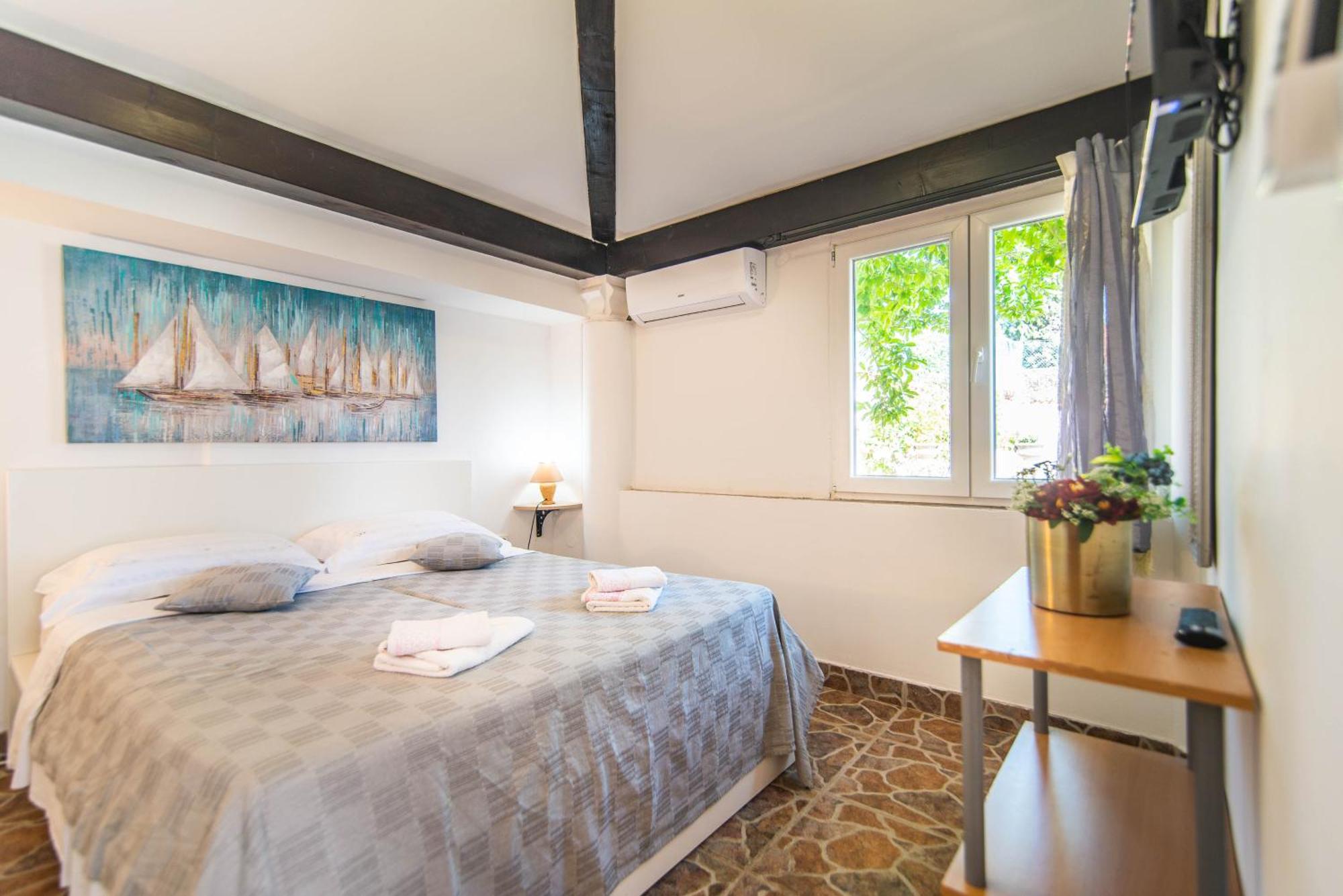 Giovanna Boutique Rooms & Pool พูลา ภายนอก รูปภาพ