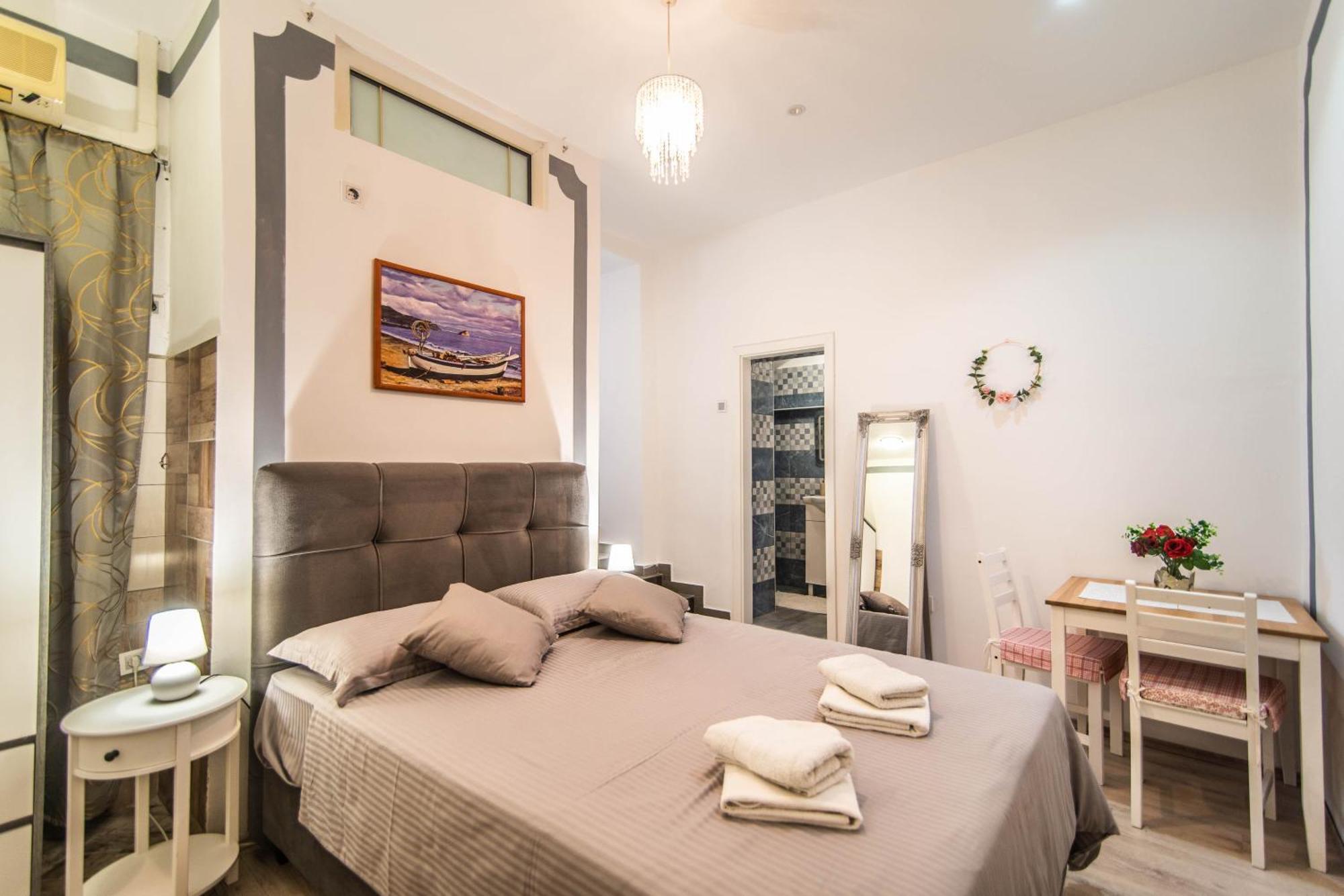 Giovanna Boutique Rooms & Pool พูลา ภายนอก รูปภาพ