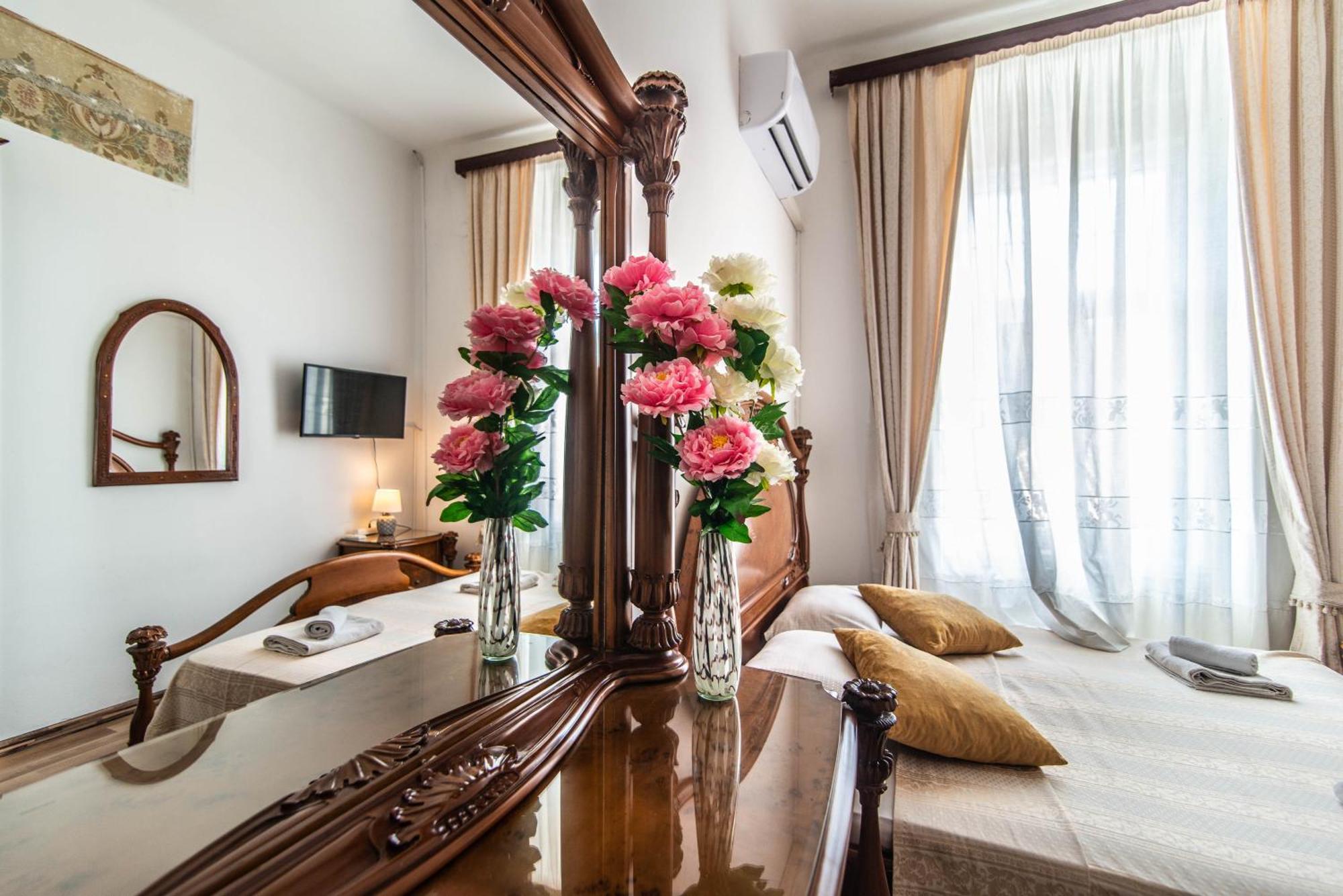 Giovanna Boutique Rooms & Pool พูลา ภายนอก รูปภาพ