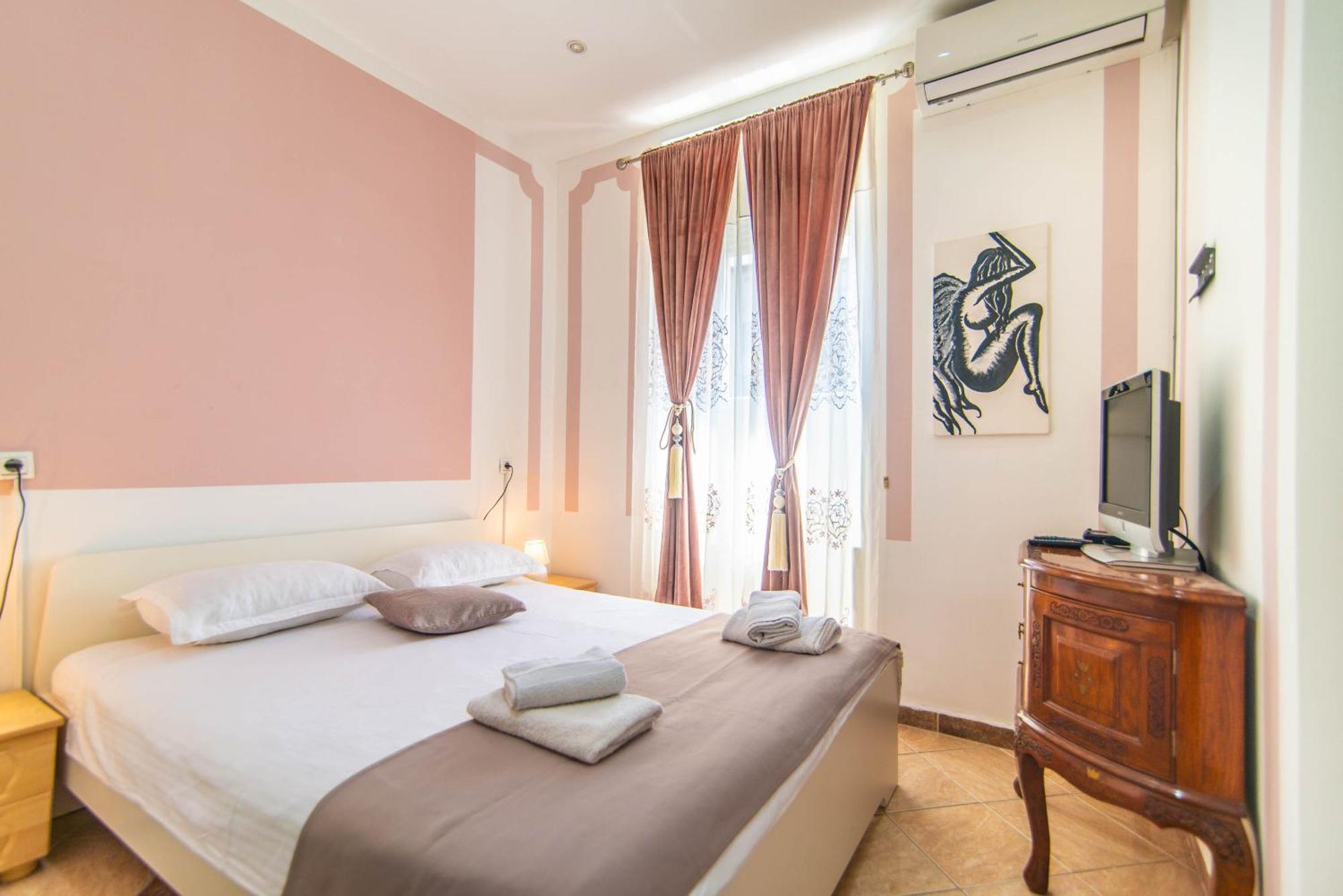 Giovanna Boutique Rooms & Pool พูลา ภายนอก รูปภาพ