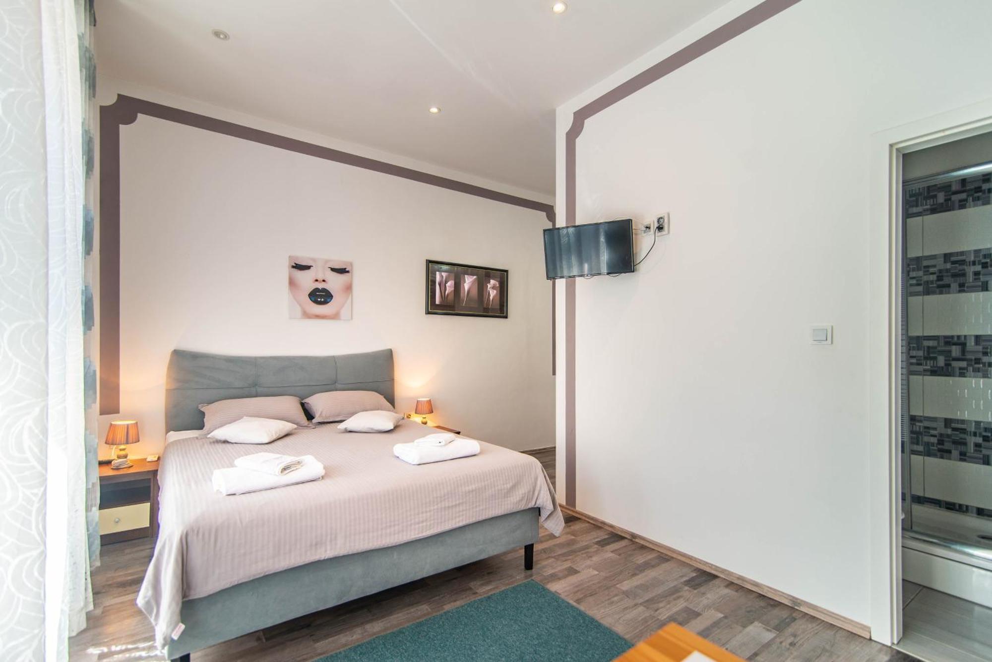 Giovanna Boutique Rooms & Pool พูลา ภายนอก รูปภาพ