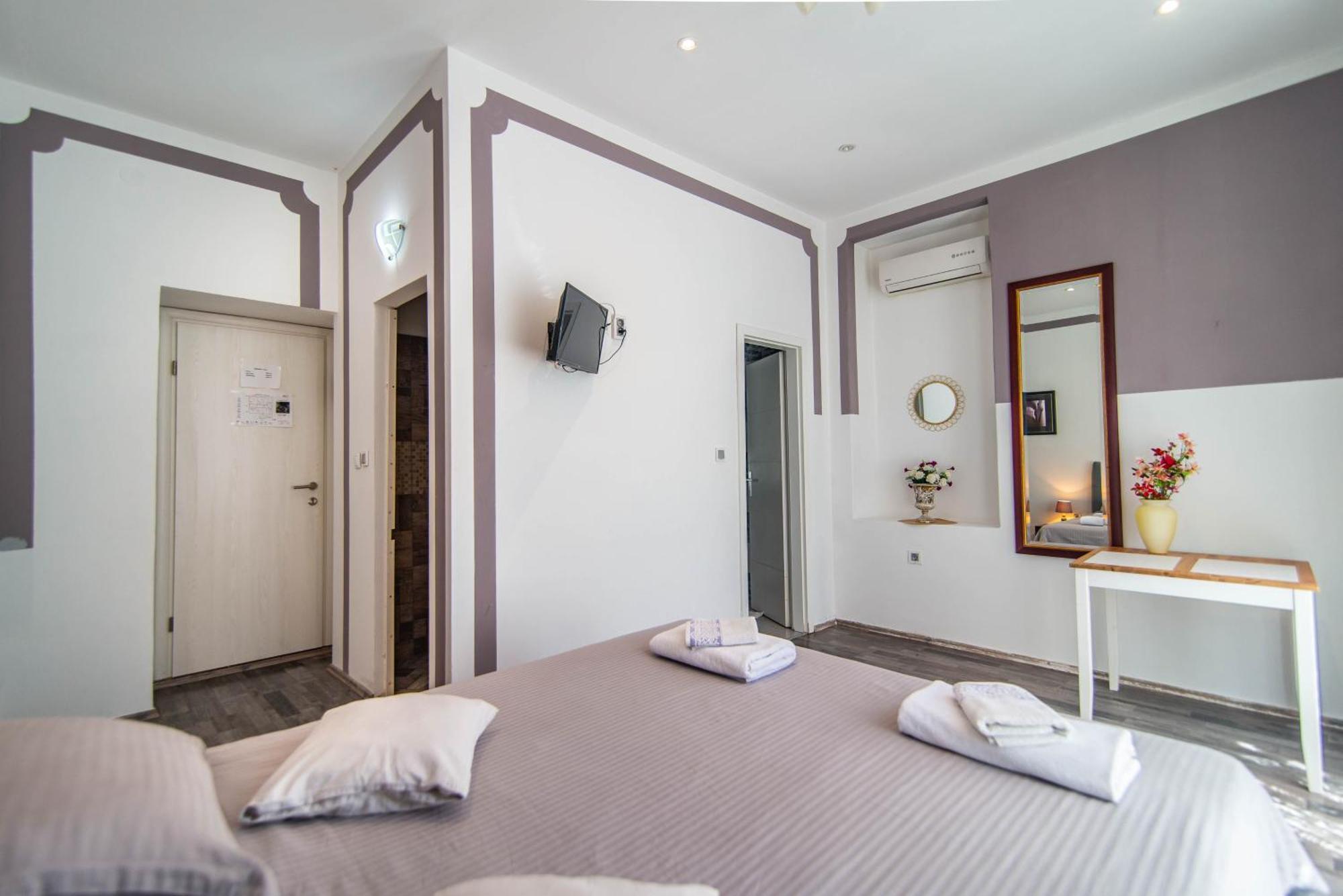 Giovanna Boutique Rooms & Pool พูลา ภายนอก รูปภาพ