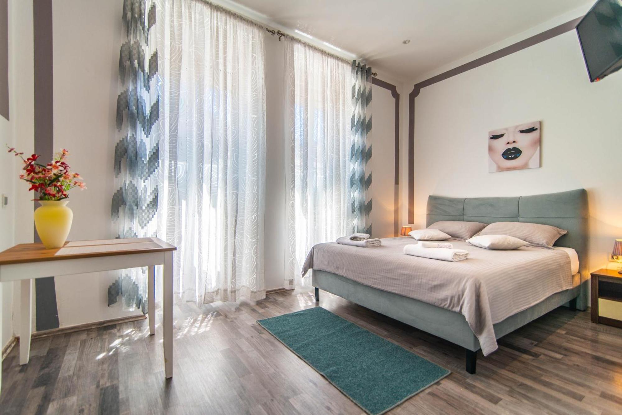 Giovanna Boutique Rooms & Pool พูลา ภายนอก รูปภาพ