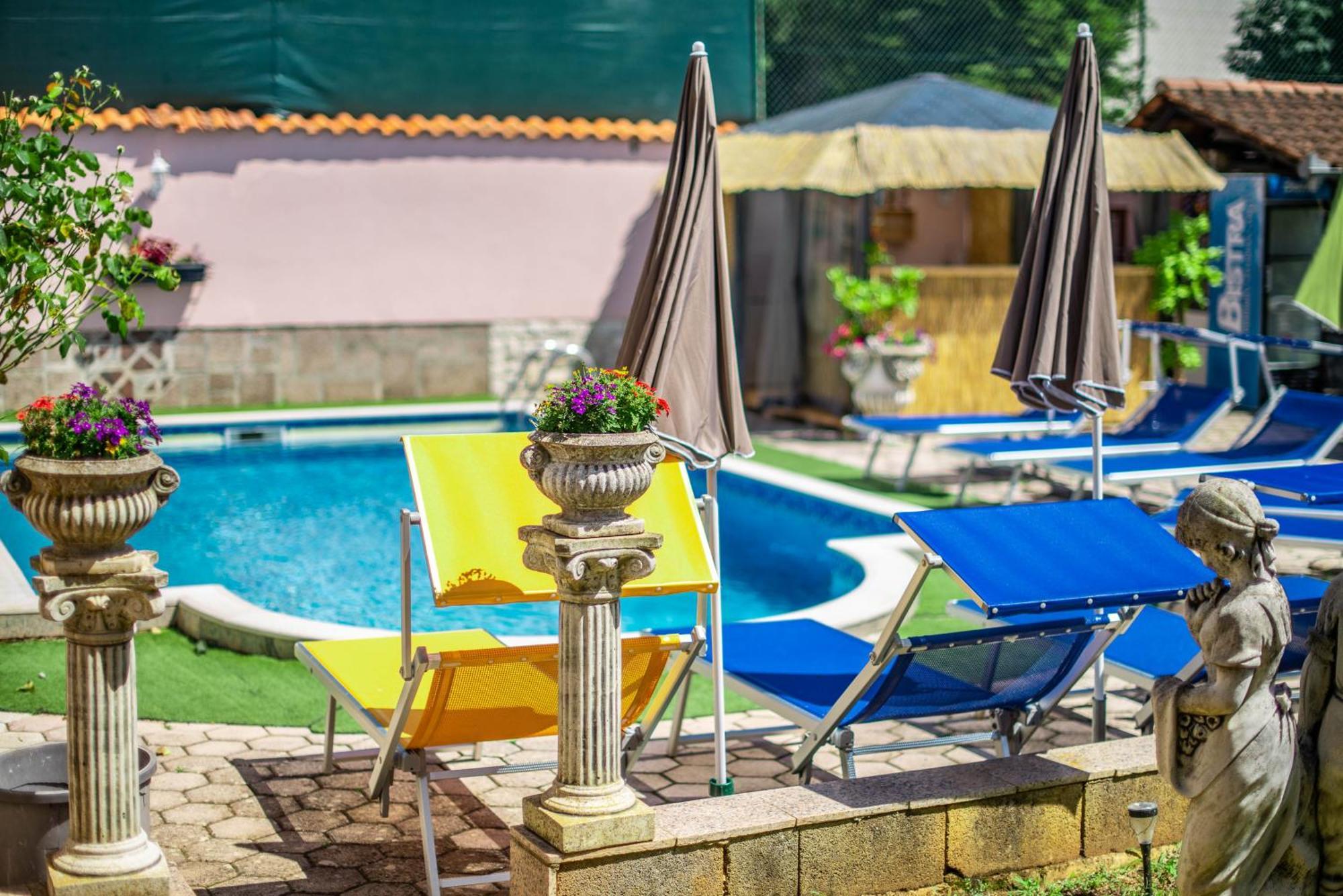 Giovanna Boutique Rooms & Pool พูลา ภายนอก รูปภาพ