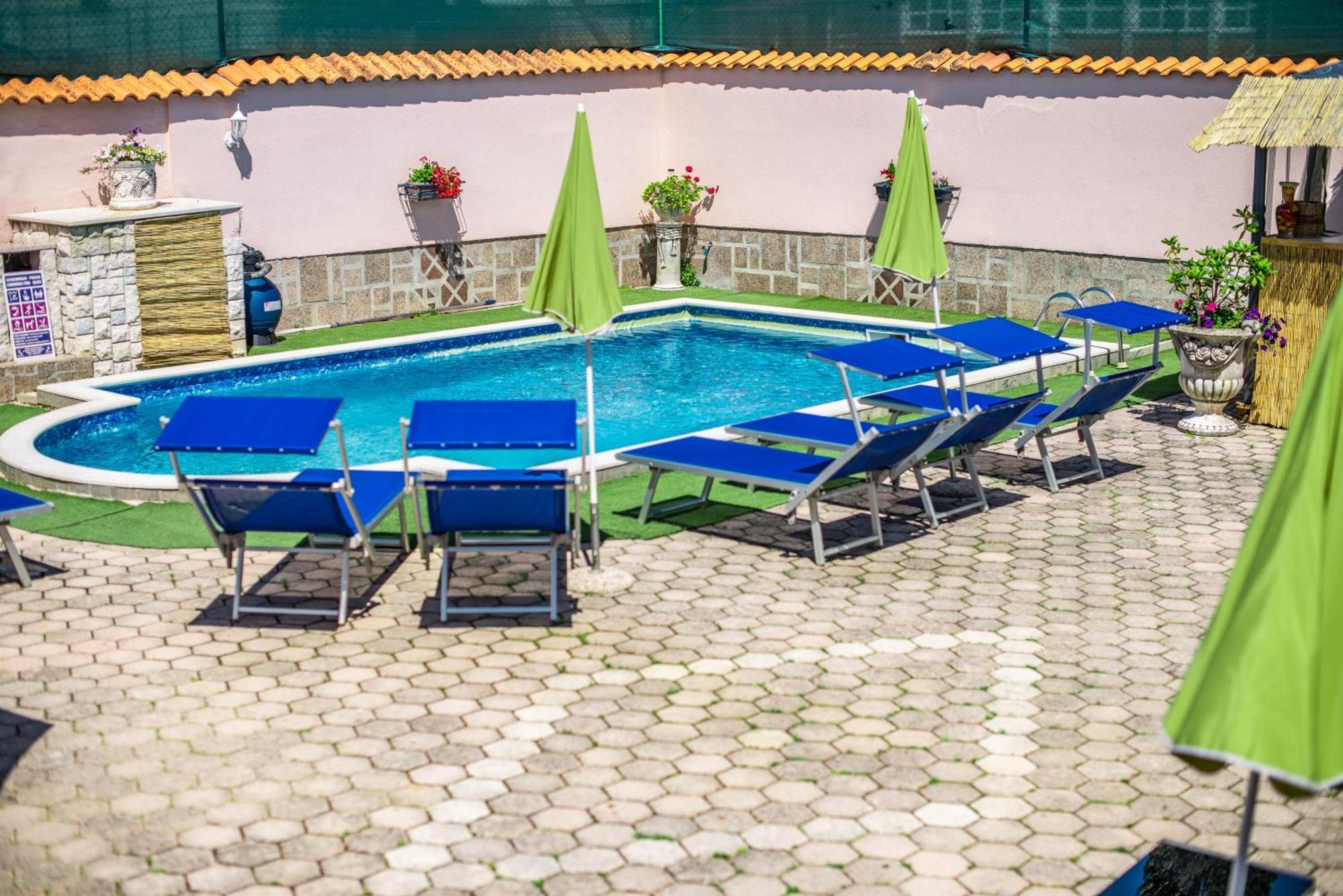 Giovanna Boutique Rooms & Pool พูลา ภายนอก รูปภาพ